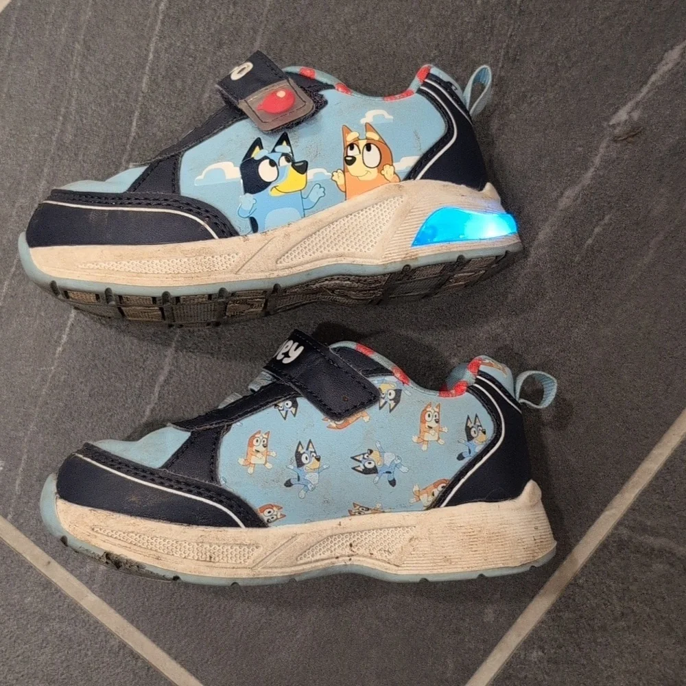 Bluey Lighted Sneaker Toddler Size 8